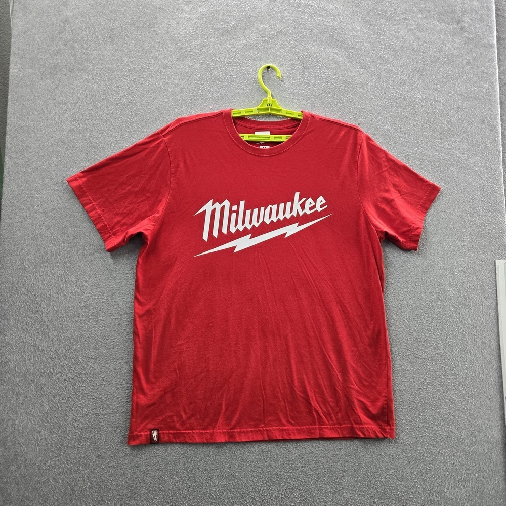 Milwaukee Men Shirt XL Red Graphic Tee Short Sleeve